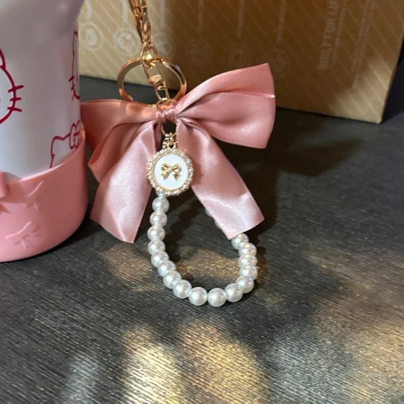 🩷Stanley White & Pink Hello Kitty Quencher Tumbler with Charm🩷 - Picture 5 of 10